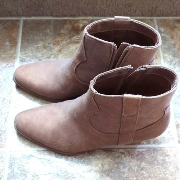 Dolce Vita Tan Ankle Boots - Picture 2 of 6